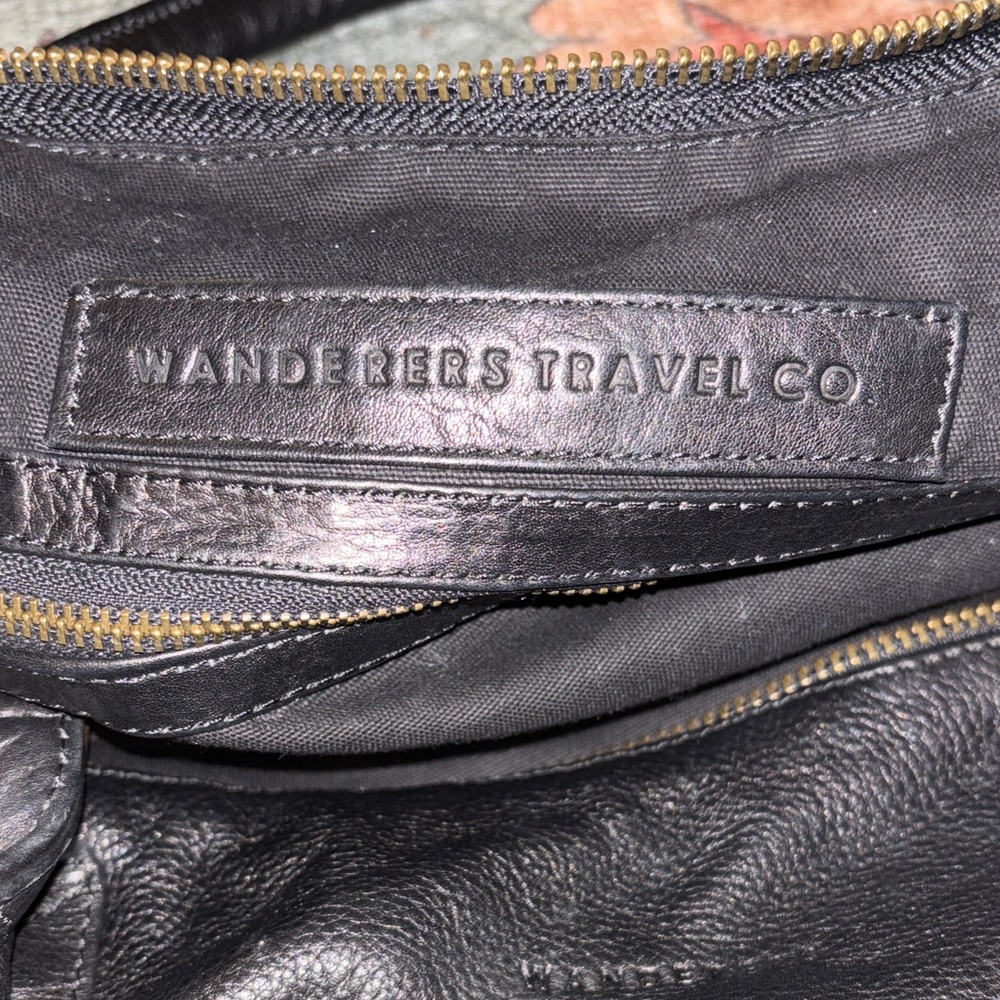 Elegant Black Leather Travel Bag - Picture 2 of 6